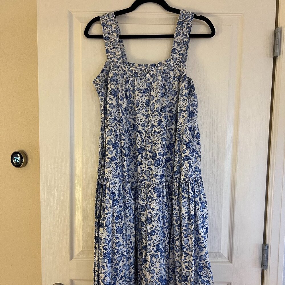 Old Navy easy floral dress or beach coverup Size Large, blue and white floral